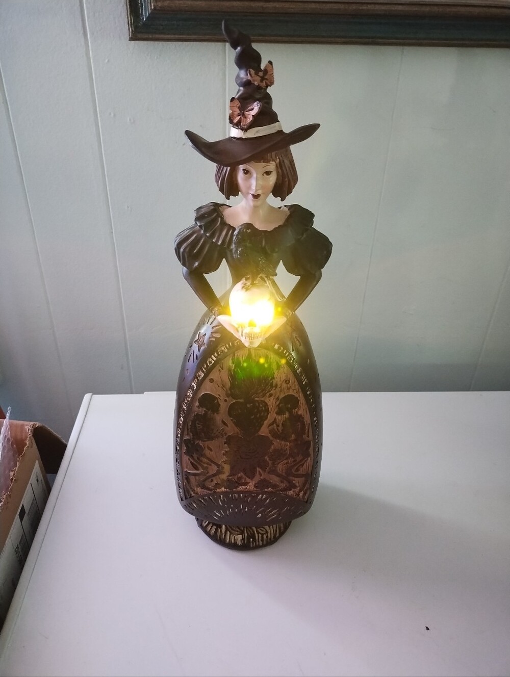 NWT Large Led Light Up Skull Brown Witch Tabletop Figurine